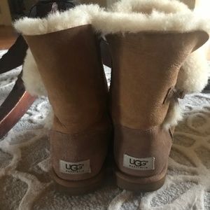 Bailey-button UGGS in great condition